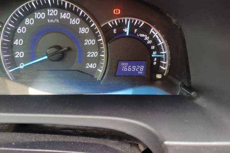 Used Toyota Camry 2012 2.5G Luxury Edition Odometer Close Up