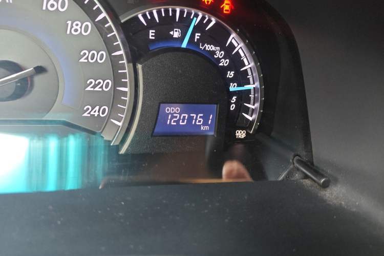 Used Toyota Camry 2012 2.5G Luxury Edition Odometer Close Up