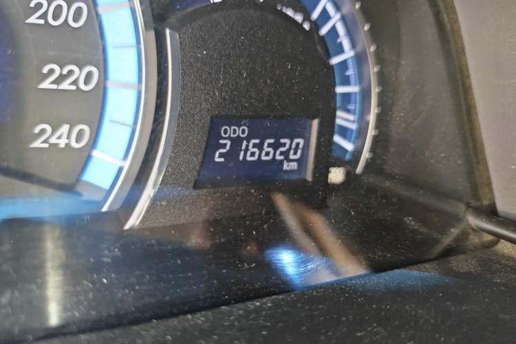 Used Toyota Camry 2012 Luxurious Edition 2.5HG Zunrui Odometer Close Up