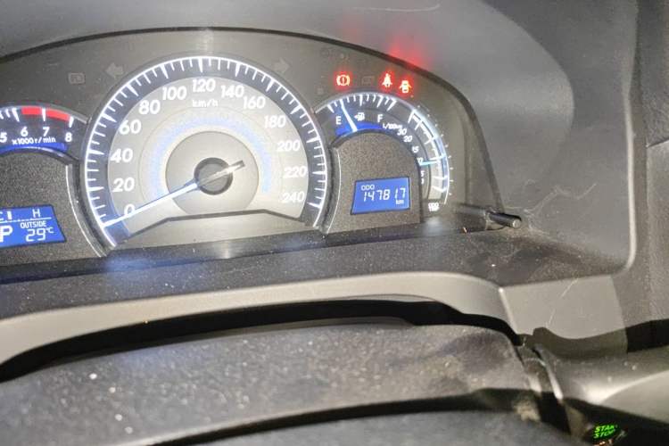Used Toyota Camry 2012 2.5G Luxury Navigation Edition Odometer Close Up