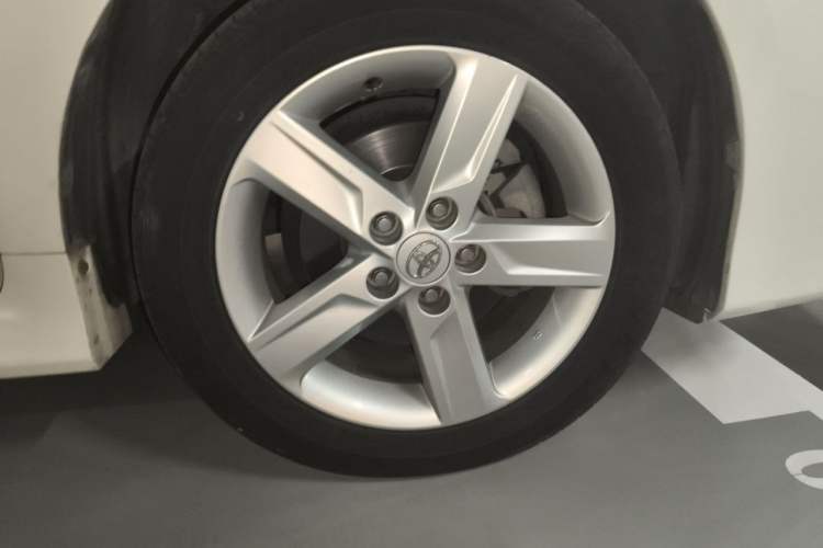 Used Toyota Camry 2012 Junrui 2.0S Radiant Edition Right Front Wheel Hub
