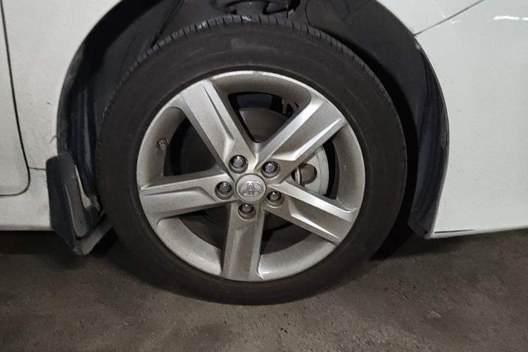 Used Toyota Camry 2012 Junrui 2.0S Radiant Edition Right Front Wheel Hub