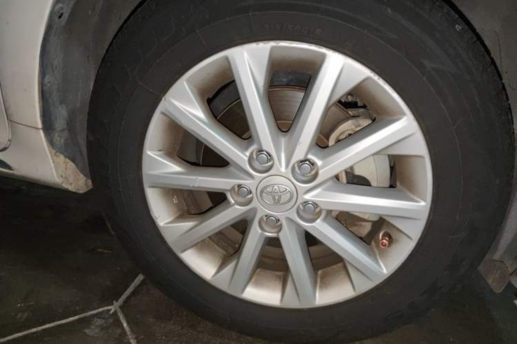Used Toyota Camry 2012 2.5G Luxury Navigation Edition Right Front Wheel Hub