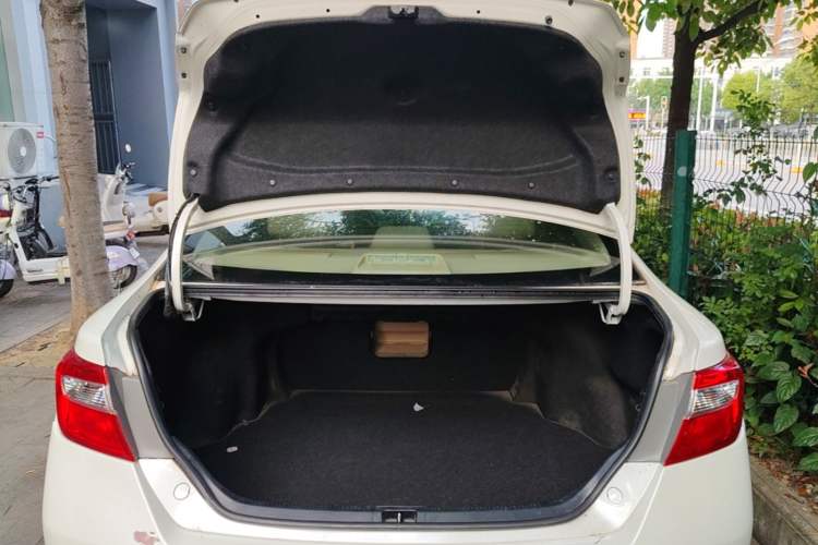 Used Toyota Camry 2012 2.5G Luxury Navigation Edition Trunk