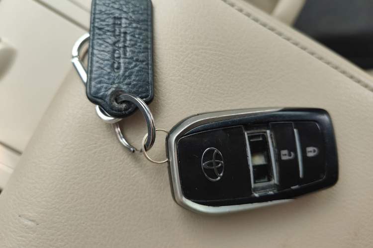 Used Toyota Camry 2012 2.5G Luxury Edition Vehicle Key