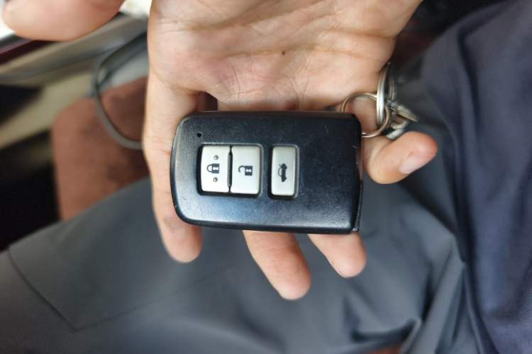 Used Toyota Camry 2012 2.5G Luxury Edition Vehicle Key