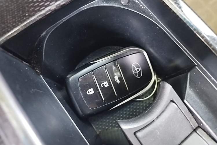 Used Toyota Camry 2012 Luxurious Edition 2.5HG Zunrui Vehicle Key