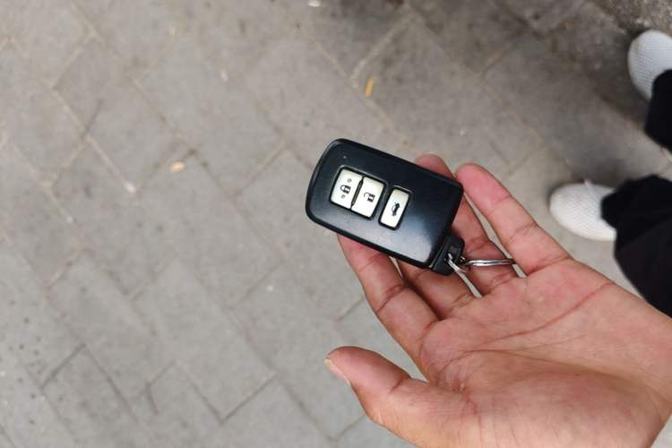 Used Toyota Camry 2012 2.5G Luxury Navigation Edition Vehicle Key