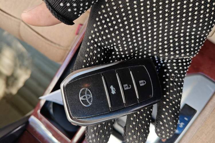 Used Toyota Camry 2012 2.5G Luxury Edition Vehicle Key