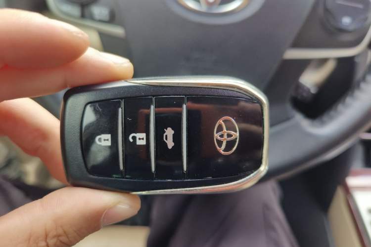 Used Toyota Camry 2012 2.5G Luxury Edition Vehicle Key
