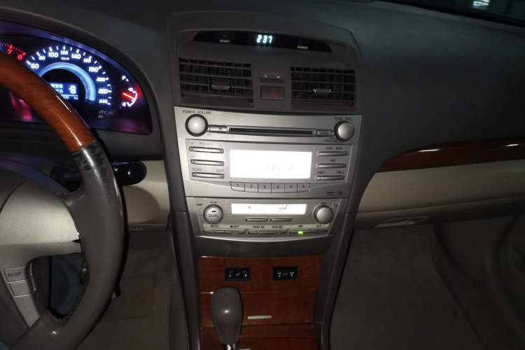 Used Toyota Camry 2013 200G Classic Luxury Edition Audio And AC Panel