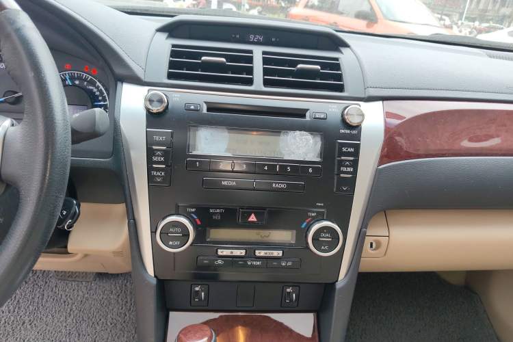 Used Toyota Camry 2013 2.0G Comfort Edition Audio And AC Panel
