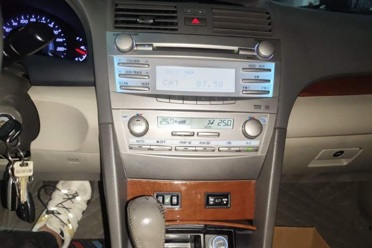 Used Toyota Camry 2013 200G Classic Luxury Edition Audio And AC Panel