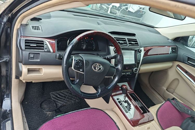 Used Toyota Camry 2013 2.5G Comfort Edition Center Console