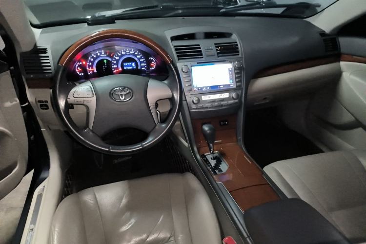 Used Toyota Camry 2013 200G Classic Luxury Edition Center Console