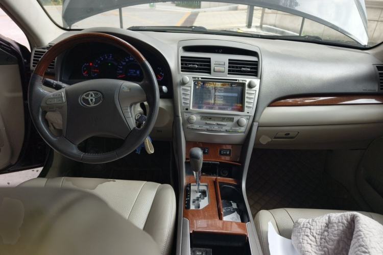 Used Toyota Camry 2013 200G Classic Luxury Edition Center Console