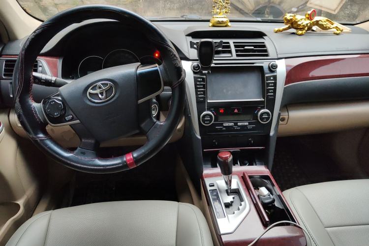 Used Toyota Camry 2013 2.5G Comfort Edition Center Console