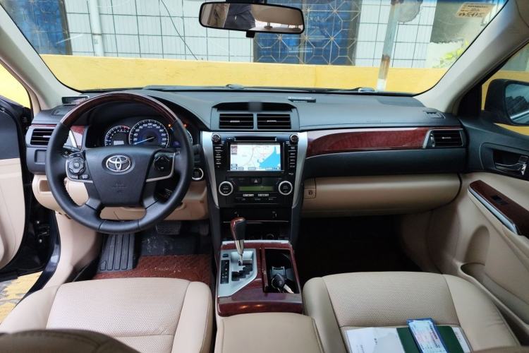 Used Toyota Camry 2013 2.5G Comfort Edition Center Console