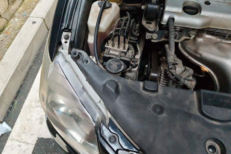 Used Toyota Camry 2013 200G Classic Luxury Edition Engine Bay Right