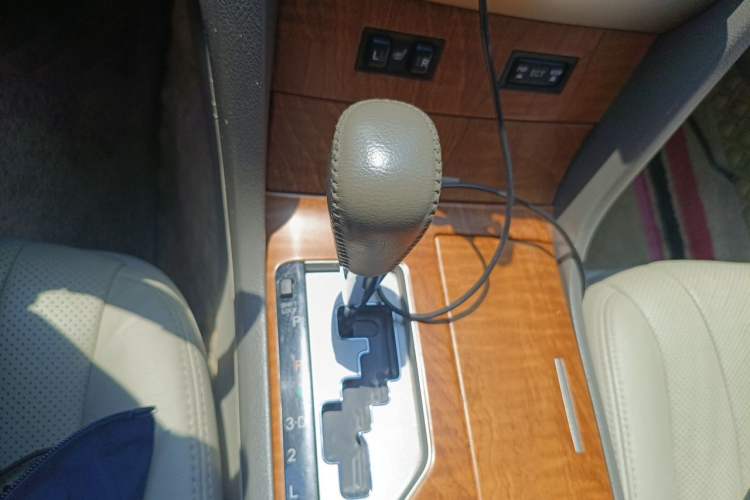 Used Toyota Camry 2013 200G Classic Luxury Edition Gear Lever