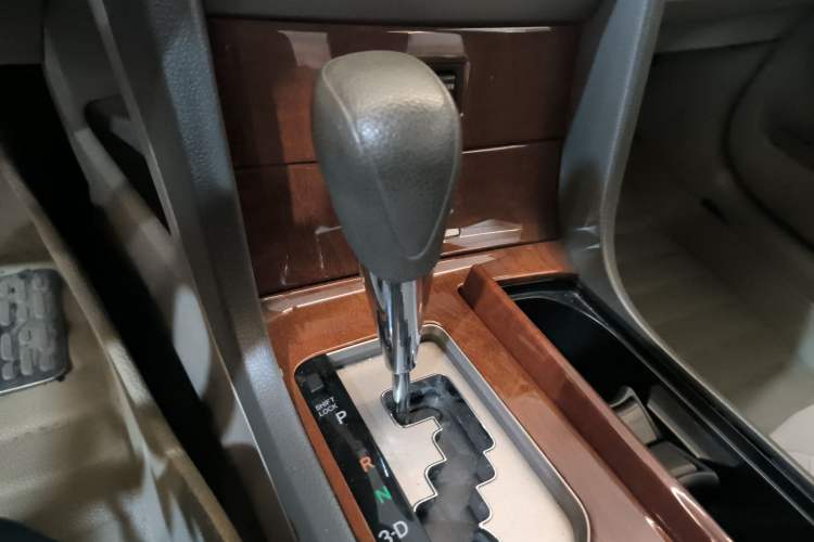 Used Toyota Camry 2013 200E Classic Elite Edition Gear Lever