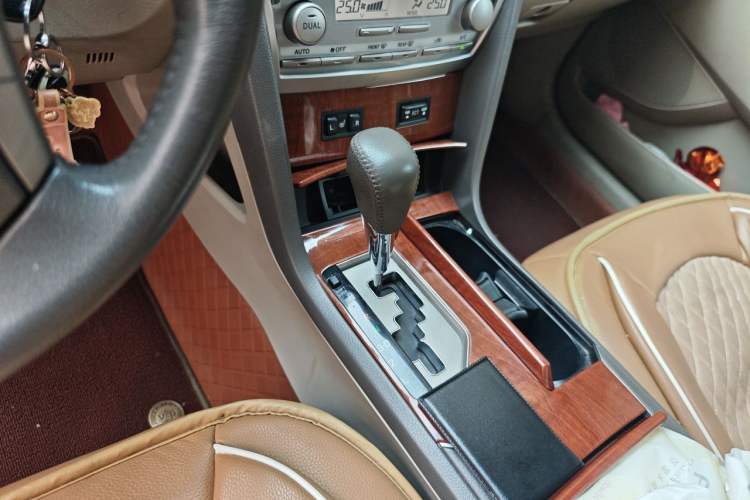 Used Toyota Camry 2013 200G Classic Luxury Edition Gear Lever