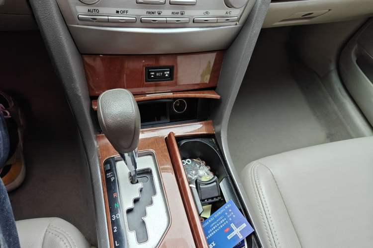 Used Toyota Camry 2013 200E Classic Elite Edition Gear Lever
