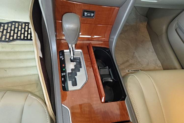 Used Toyota Camry 2013 200E Classic Elite Edition Gear Lever