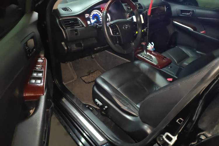 Used Toyota Camry 2013 2.5G Comfort Edition Interior 3