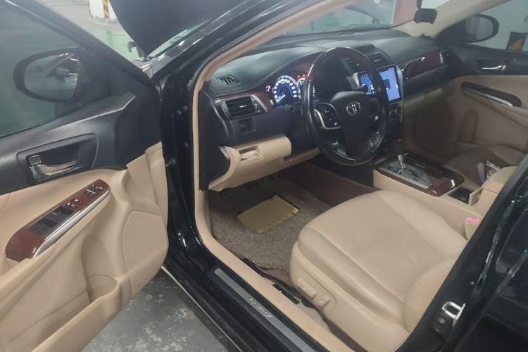 Used Toyota Camry 2013 2.5G Comfort Edition Interior 3