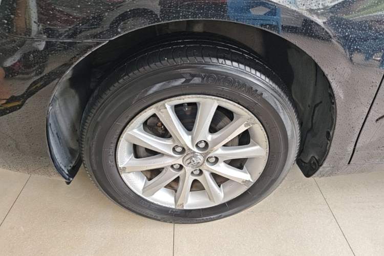 Used Toyota Camry 2013 200E Classic Elite Edition Left Front Wheel Hub