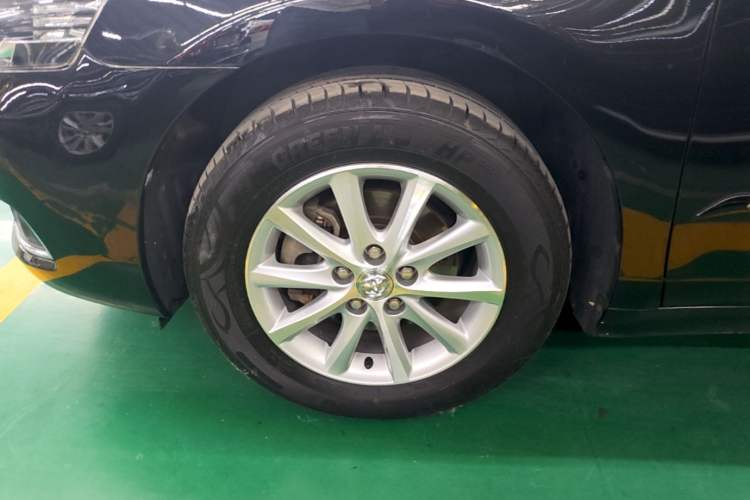 Used Toyota Camry 2013 200E Classic Elite Edition Left Front Wheel Hub