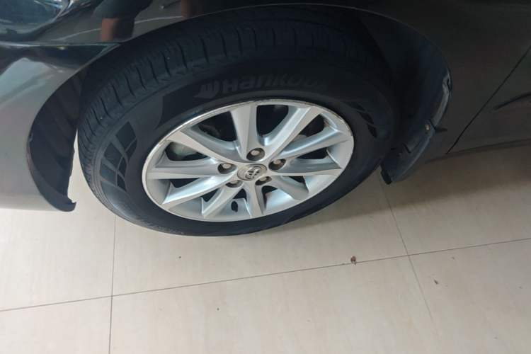 Used Toyota Camry 2013 200E Classic Elite Edition Left Front Wheel Hub