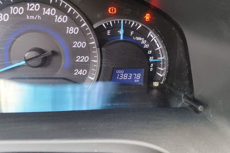 Used Toyota Camry 2013 2.5G Comfort Edition Odometer Close Up