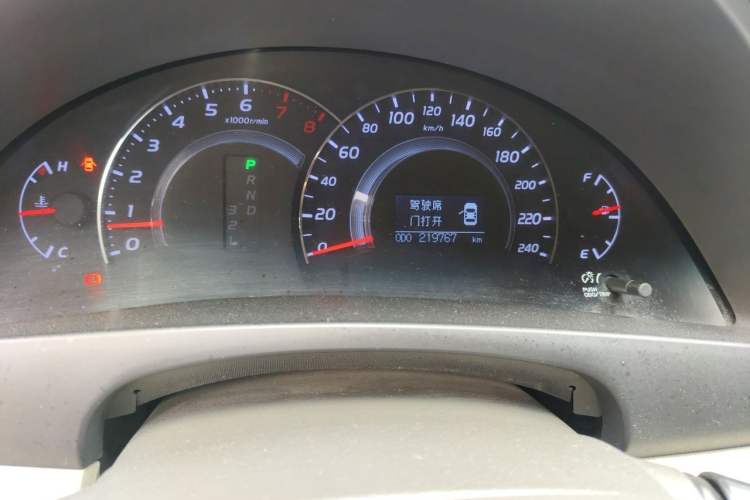 Used Toyota Camry 2013 200G Classic Luxury Edition Odometer Close Up
