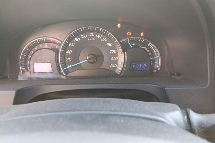 Used Toyota Camry 2013 2.0E Elite Edition Odometer Close Up