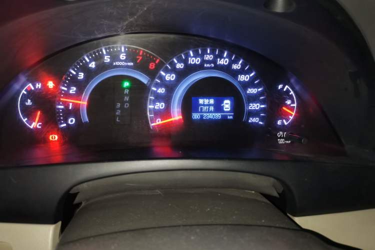 Used Toyota Camry 2013 200G Classic Luxury Edition Odometer Close Up