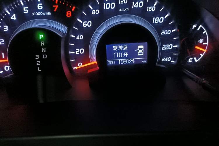 Used Toyota Camry 2013 200G Classic Luxury Edition Odometer Close Up