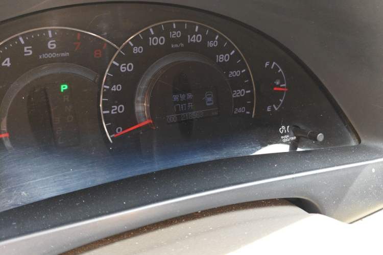 Used Toyota Camry 2013 200G Classic Luxury Edition Odometer Close Up