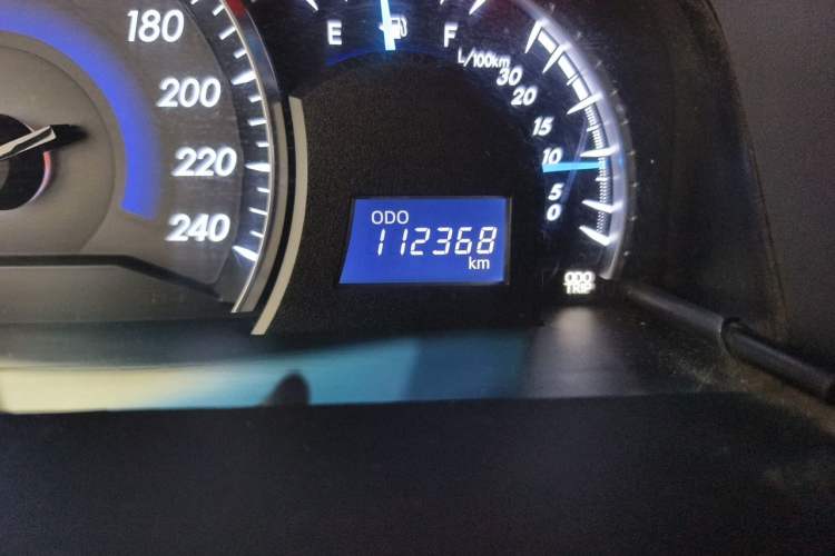 Used Toyota Camry 2013 2.0G Comfort Edition Odometer Close Up