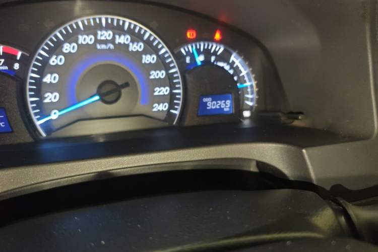 Used Toyota Camry 2013 2.5G Comfort Edition Odometer Close Up