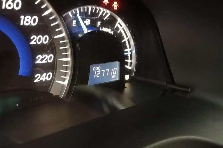 Used Toyota Camry 2013 2.0G Comfort Edition Odometer Close Up