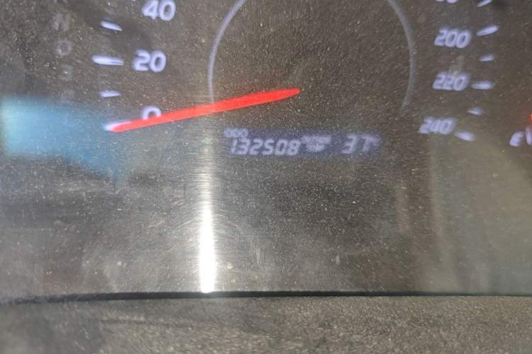 Used Toyota Camry 2013 200E Classic Elite Edition Odometer Close Up