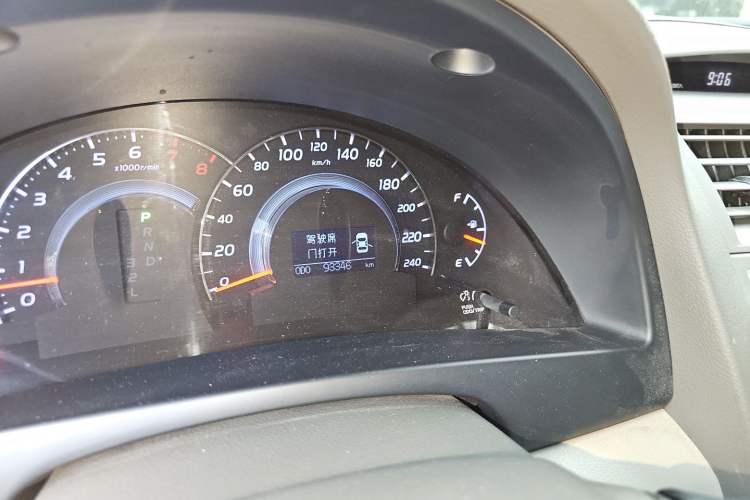 Used Toyota Camry 2013 200G Classic Luxury Edition Odometer Close Up