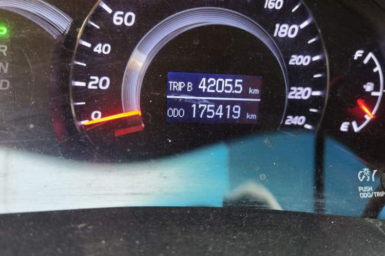 Used Toyota Camry 2013 200G Classic Luxury Edition Odometer Close Up