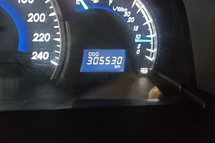 Used Toyota Camry 2013 2.0G Comfort Edition Odometer Close Up