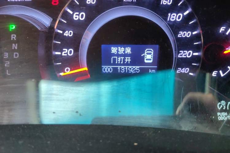Used Toyota Camry 2013 200G Classic Luxury Edition Odometer Close Up