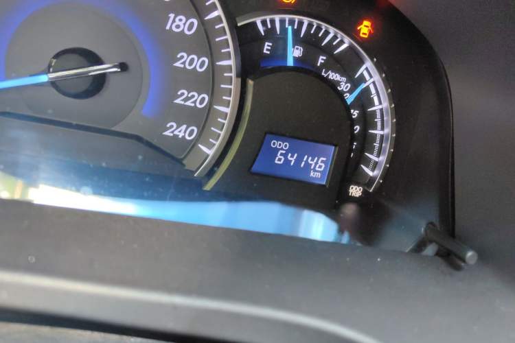 Used Toyota Camry 2013 2.5G Comfort Edition Odometer Close Up