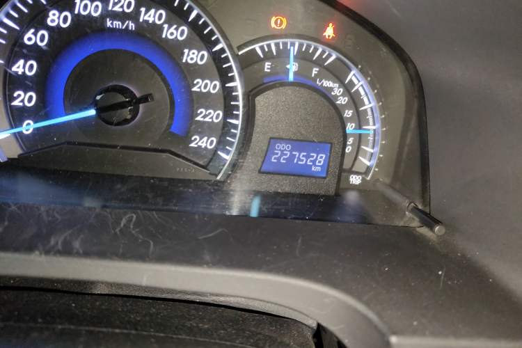 Used Toyota Camry 2013 2.5G Comfort Edition Odometer Close Up