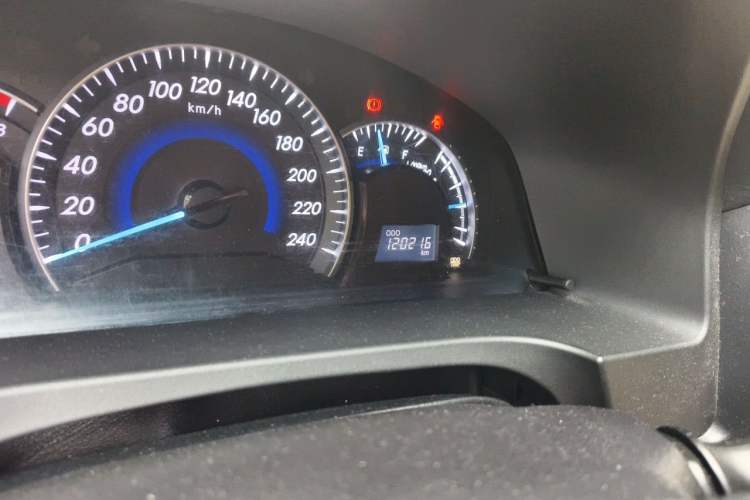 Used Toyota Camry 2013 2.0G Comfort Edition Odometer Close Up